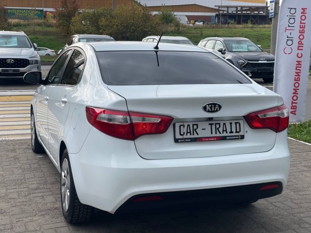 kia-rio-14-l-2014-g-big-6
