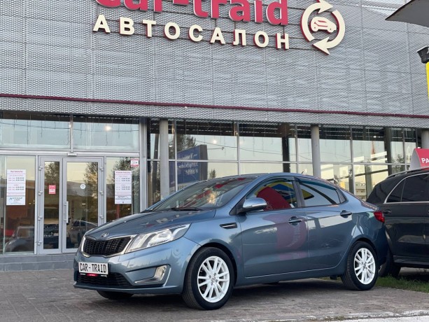 kia-rio-16-l-2013-g-big-0