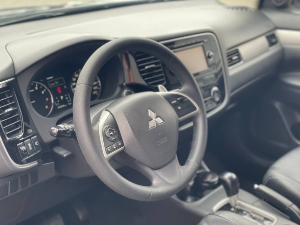 mitsubishi-outlander-24-l-2013-g-big-9