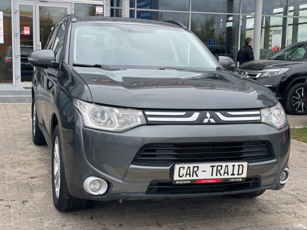 mitsubishi-outlander-24-l-2013-g-big-3