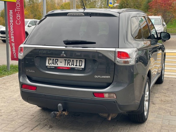 mitsubishi-outlander-24-l-2013-g-big-4