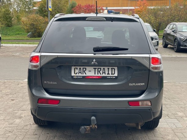 mitsubishi-outlander-24-l-2013-g-big-5
