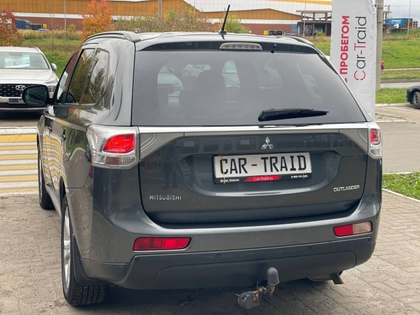 mitsubishi-outlander-24-l-2013-g-big-6