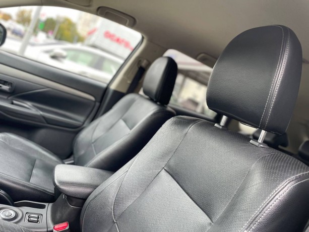 mitsubishi-outlander-24-l-2013-g-big-8