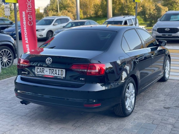 volkswagen-jetta-14-l-2017-g-big-4