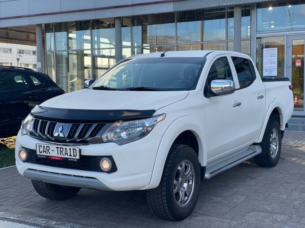 mitsubishi-l200-24-l-2017-g-big-1