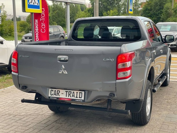 mitsubishi-l200-24-l-2016-g-big-4