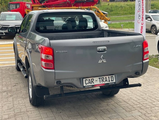 mitsubishi-l200-24-l-2016-g-big-6