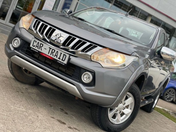 mitsubishi-l200-24-l-2016-g-big-7