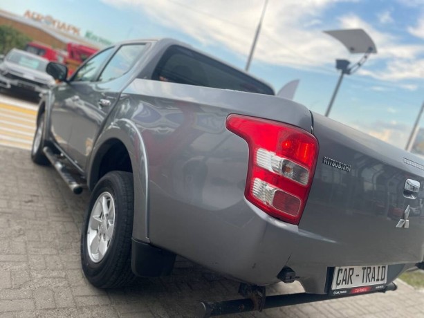 mitsubishi-l200-24-l-2016-g-big-8