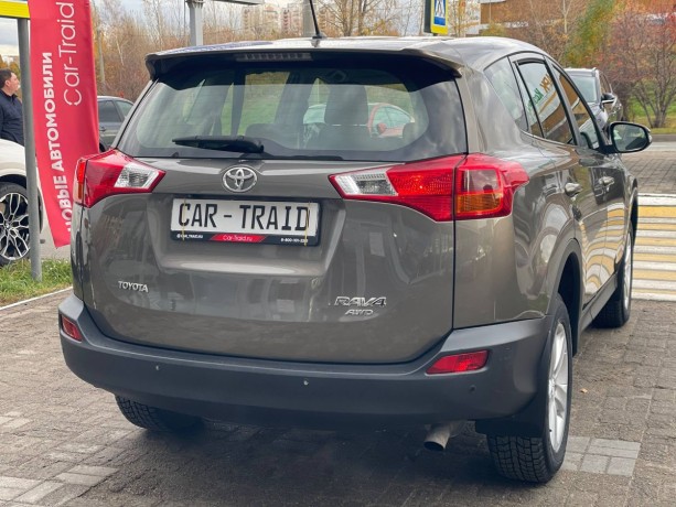 toyota-rav4-20-l-2013-g-big-4