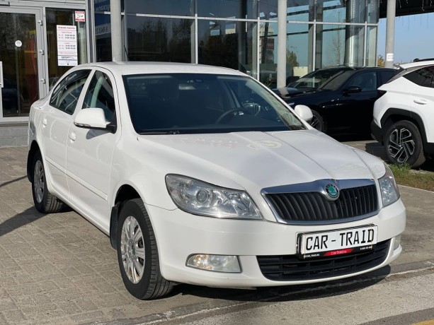 skoda-octavia-14-l-2012-g-big-3