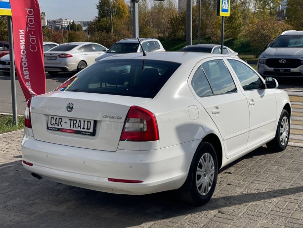 skoda-octavia-14-l-2012-g-big-4