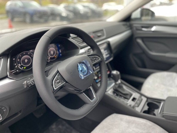 skoda-superb-14-l-2025-g-big-9