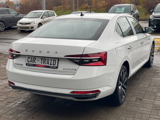 skoda-superb-14-l-2025-g-big-4