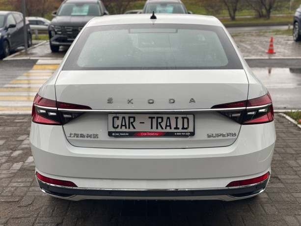skoda-superb-14-l-2025-g-big-5