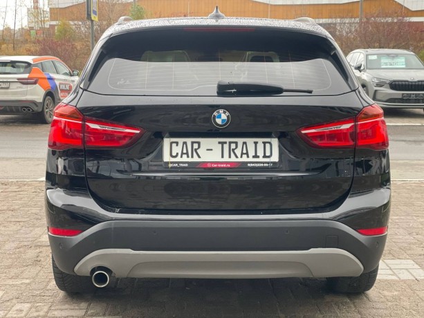 bmw-x1-20-l-2015-g-big-5