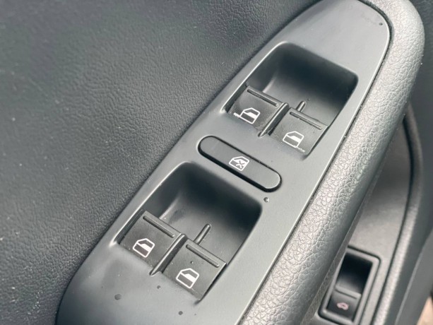 volkswagen-jetta-16-l-2012-g-big-7