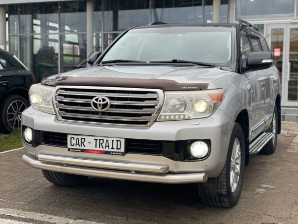 toyota-land-cruiser-46-l-2012-g-big-1