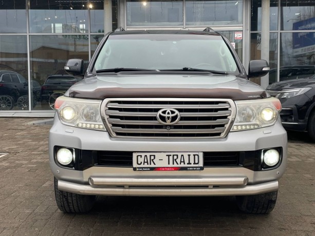 toyota-land-cruiser-46-l-2012-g-big-2