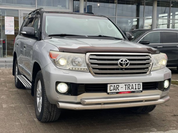 toyota-land-cruiser-46-l-2012-g-big-3