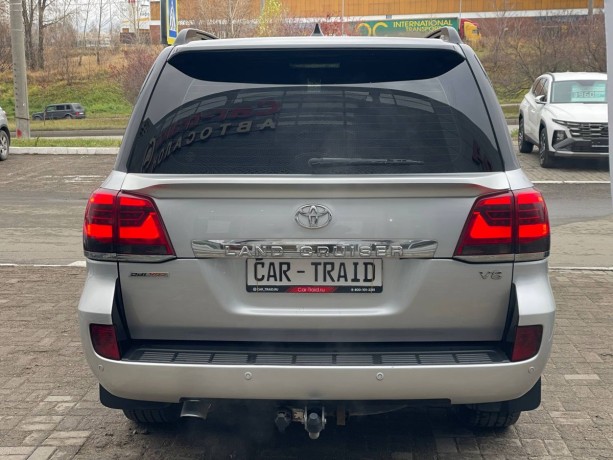 toyota-land-cruiser-46-l-2012-g-big-5