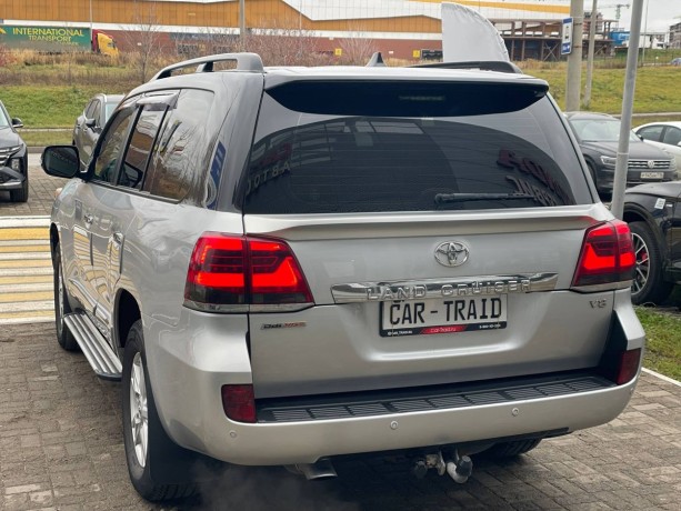 toyota-land-cruiser-46-l-2012-g-big-6