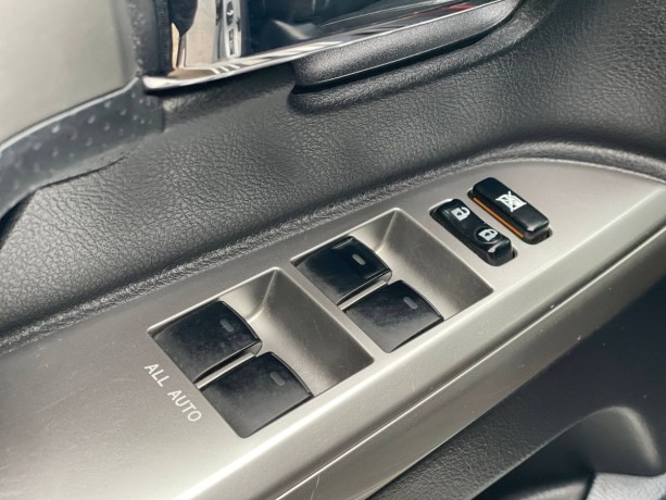 toyota-land-cruiser-46-l-2012-g-big-7