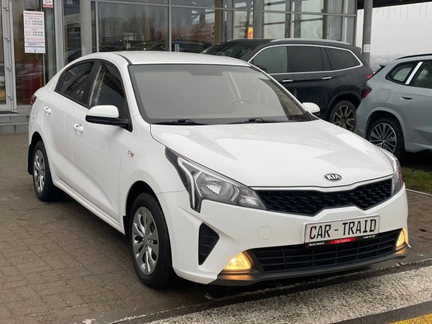 kia-rio-16-l-2021-g-big-3