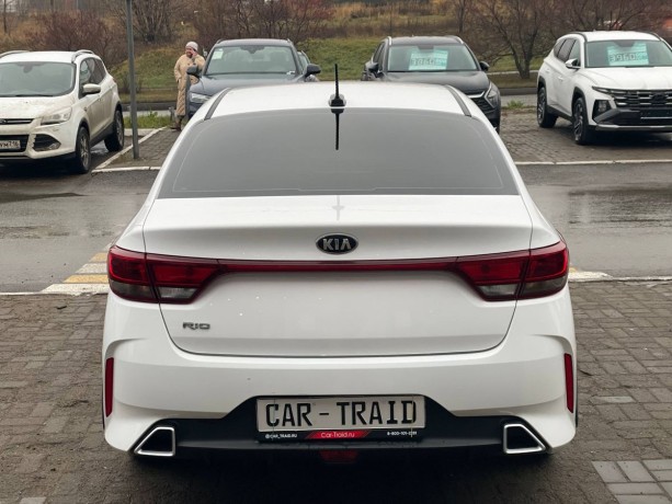 kia-rio-16-l-2021-g-big-5