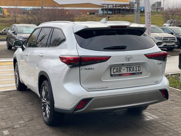 toyota-highlander-20-l-2025-g-big-6