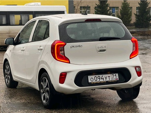 kia-picanto-1-l-2022-g-big-1