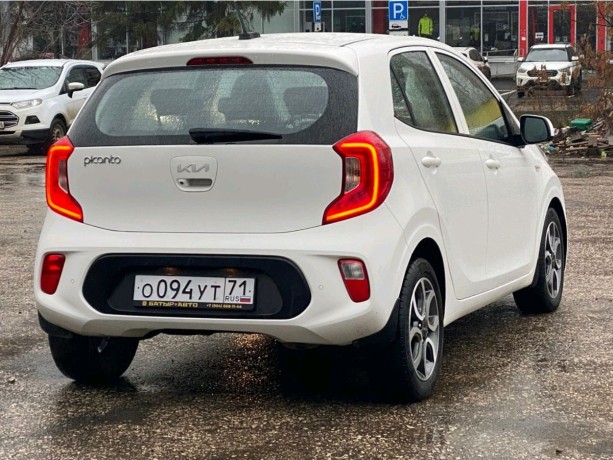 kia-picanto-1-l-2022-g-big-2