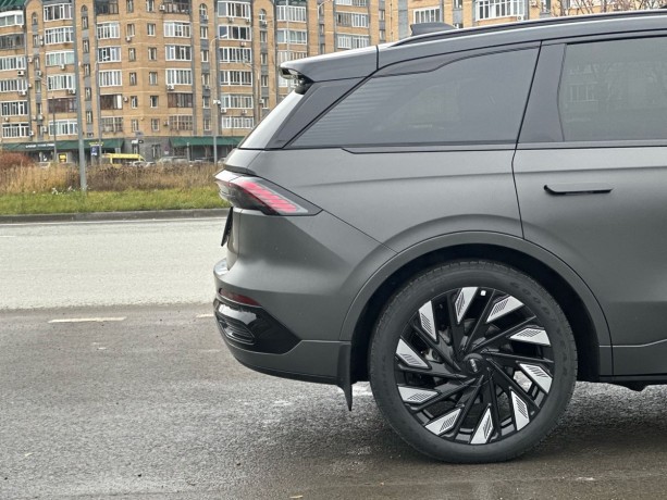 lincoln-nautilus-20-l-2024-g-big-9