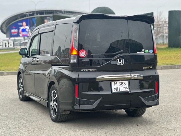 honda-stepwgn-15-l-2016-g-big-5