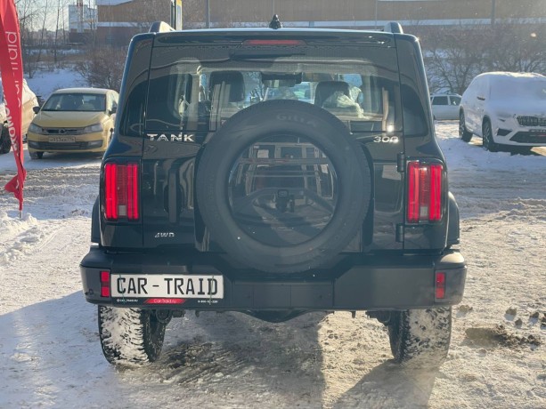 tank-300-20-l-2025-g-big-5