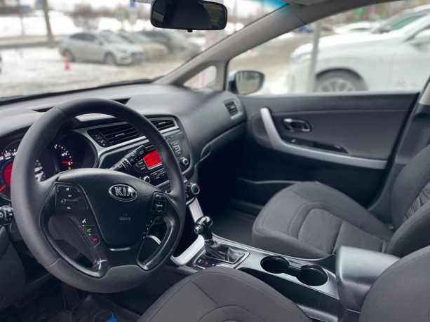 kia-ceed-16-l-2018-g-big-9