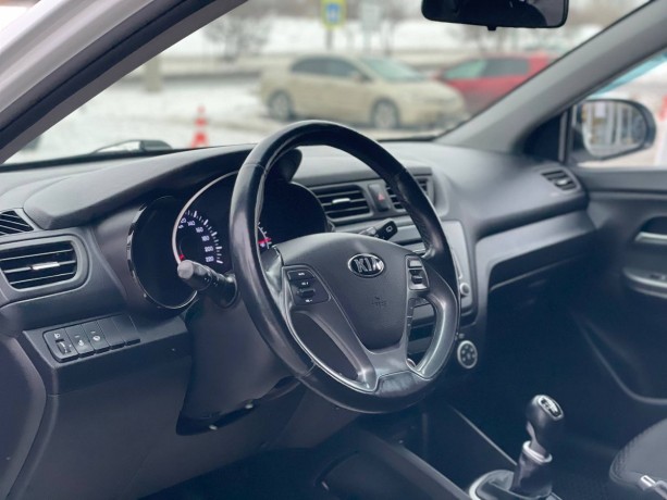 kia-rio-14-l-2016-g-big-9