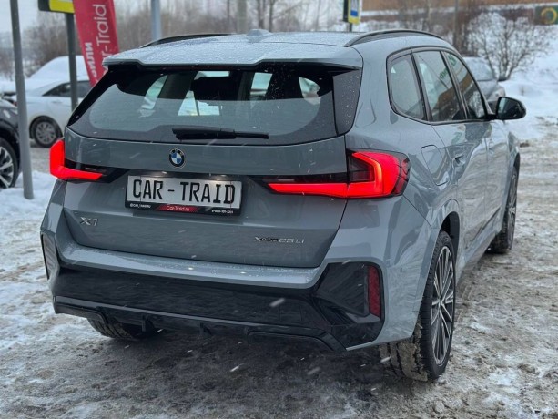 bmw-x1-20-l-2025-g-big-4