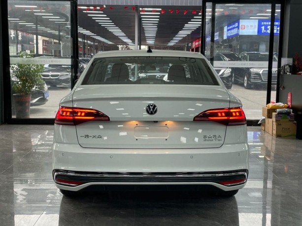 volkswagen-bora-14-l-2022-g-big-4