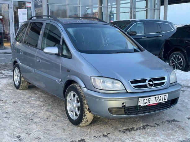 opel-zafira-22-l-2004-g-big-3
