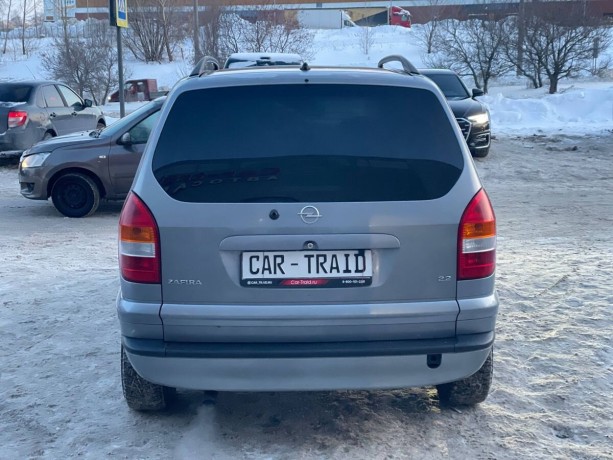 opel-zafira-22-l-2004-g-big-5