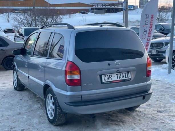 opel-zafira-22-l-2004-g-big-6