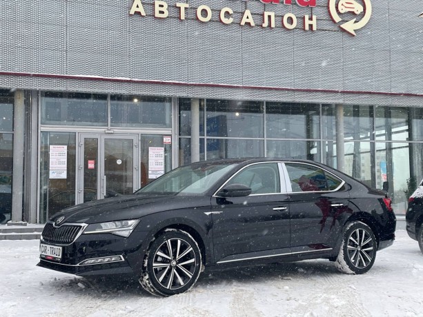 skoda-superb-14-l-2025-g-big-0