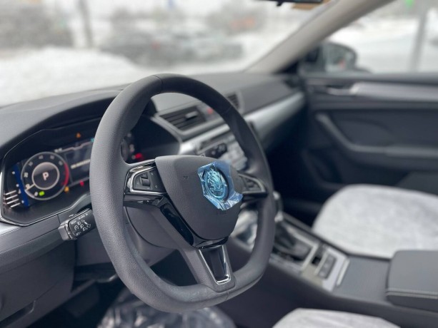 skoda-superb-14-l-2025-g-big-9