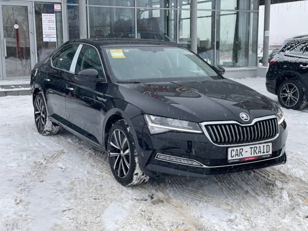 skoda-superb-14-l-2025-g-big-3