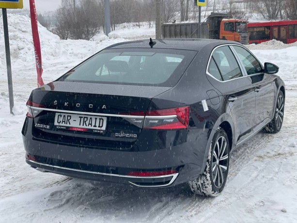 skoda-superb-14-l-2025-g-big-4