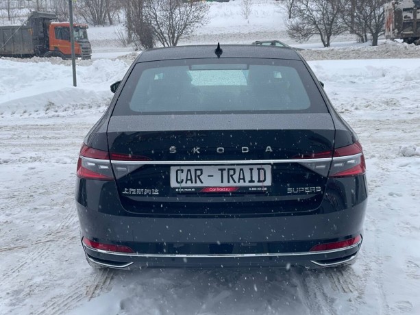 skoda-superb-14-l-2025-g-big-5