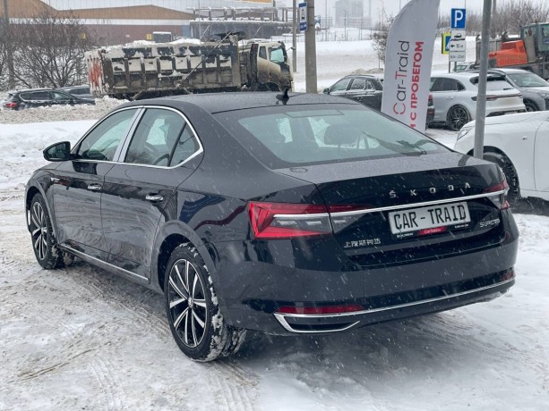 skoda-superb-14-l-2025-g-big-6