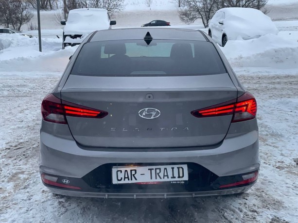hyundai-elantra-20-l-2019-g-big-5